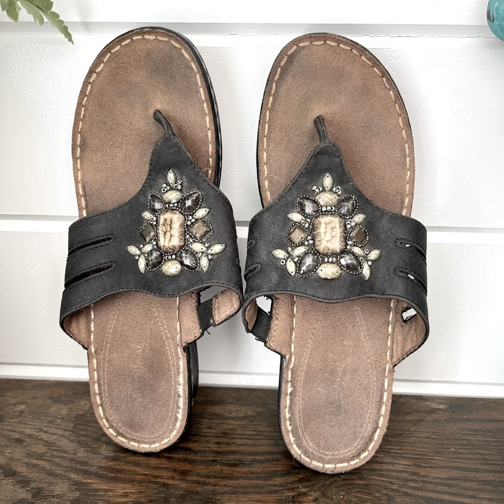 Naturalizer (Natural Soul) size 9 Jeweled Sandal, in fair used condition